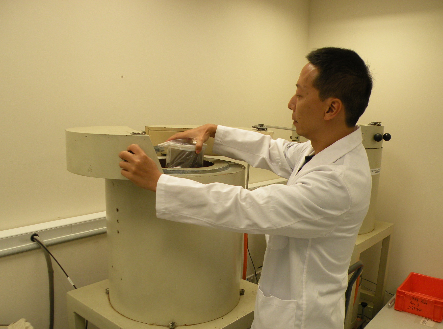 Using an HPGe detector to measure gamma-emitting radionuclides in a sample