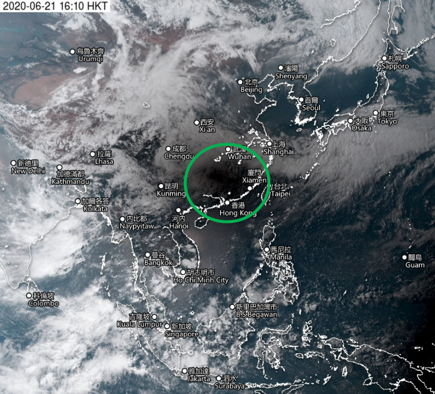 氣象衛星在下午4時10分(下圖)拍攝到月球在地球上的投影。