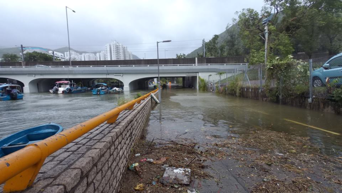 风暴潮带来的水浸和破坏