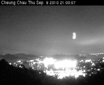 圖二、天文台在9月9日於長洲錄得的天氣照片上出現的光點