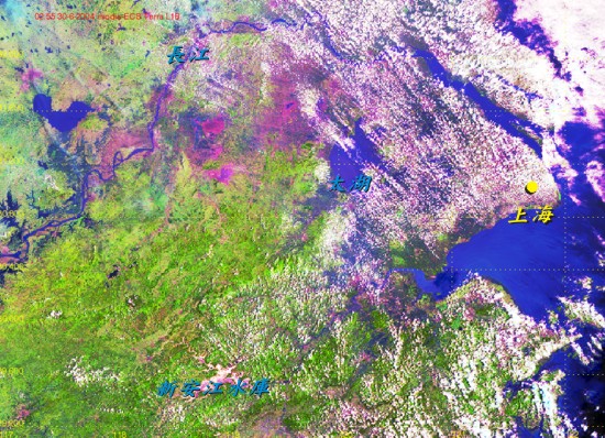熱帶風暴蒲公英在中國東部掠過後，隨之帶來氾濫 (圖像時間─2004年6月30日上午10時55分)