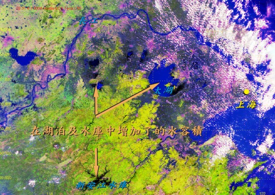 熱帶風暴蒲公英在中國東部掠過後，隨之帶來氾濫 (拍攝時間─2004年7月4日上午10時31分)