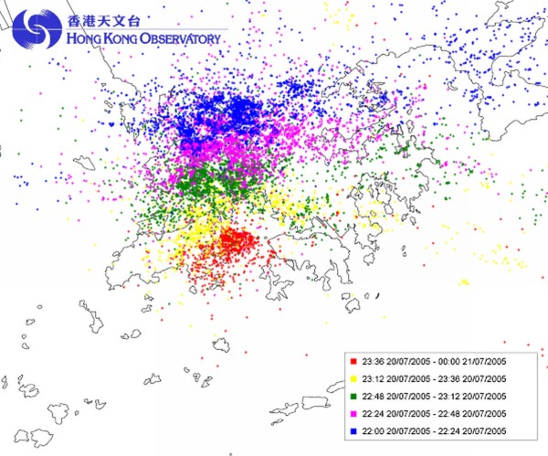 天文台的閃電定位網絡在7月20日晚上10時至午夜錄得的閃電位置