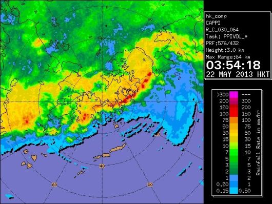 雷达回波图像显示在2013年5月22日上午3时54分，大雨及强烈雷暴正横过香港