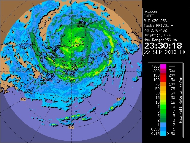 雷達回波圖像顯示強颱風天兔於2013年9月22日晚上在香港以北一百公里內掠過