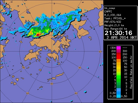 雷达图像显示在2014年4月2日晚上9时30分，雷暴正横过新界北部