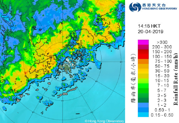 四月二十日下午二时十八分的雷达图像，当时一道强雷雨带横过香港